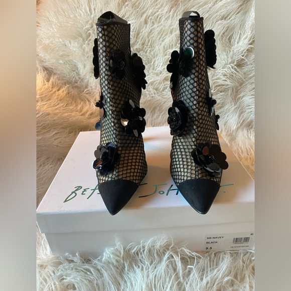👄 NWT 👄 Betsey Johnson, Navey Embellished Dress Booties, Black, Size 9.5 - Picture 14 of 16